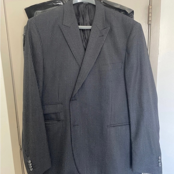 Never worn Dress sports Jackets 3X Tall paid over 500.00 for both
95.00 each - Picture 2 of 4